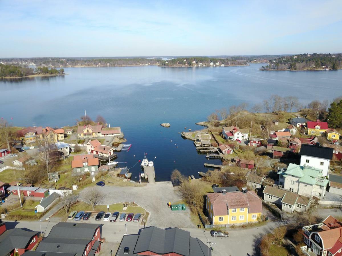 Small Red House In Central Vaxholm Eksteriør billede